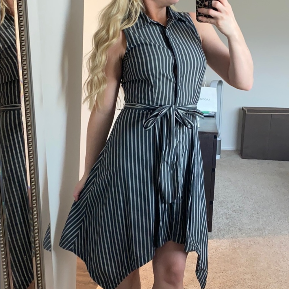 Button down Dress - Picture 2 of 4